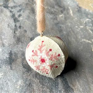 Marooma  Printed Burlap Christmas Ornament